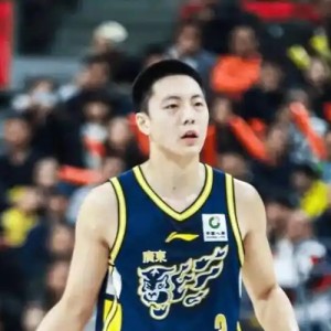 恋情影响？胡明轩低迷原因找到，杜锋回应，他或不该犯错|徐杰|广东男篮|浙江男篮|中国男篮|比赛_新浪体育_新浪新闻